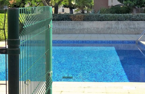 Les Arenes Apartment | Lovely apartment for 4 people with pool, WIFI, TV, balcony and parking