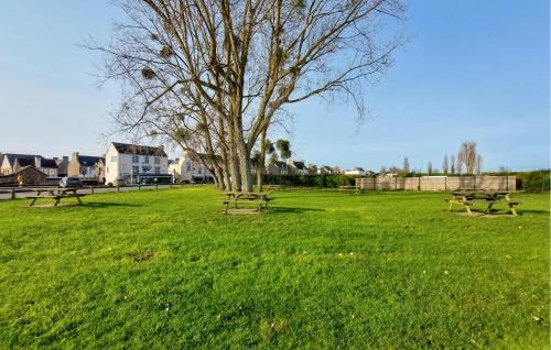 Saint-Benoit-des-Ondes Apartment | Lovely Apartment In Saint-Benoit-Des-Ondes
