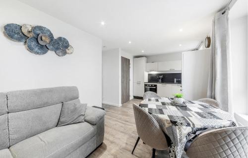 Saint-Benoit-des-Ondes Apartment | Lovely Apartment In Saint-Benoit-Des-Ondes