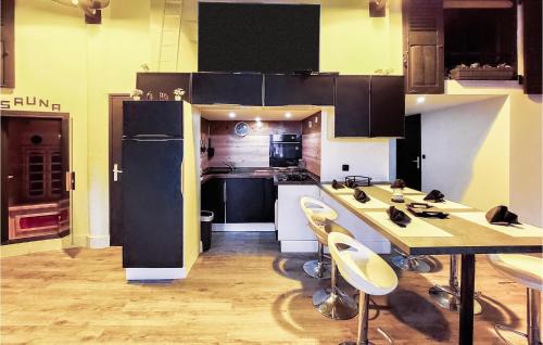 Saint-Bonnet-le-Chateau Apartment | Lovely Apartment In Saint-Bonnet-Le-Châtea