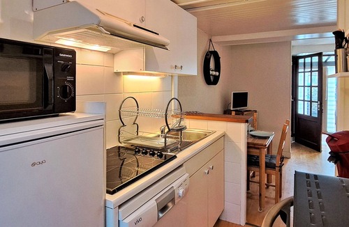 Grandcamp-Maisy Apartment | Lovely apartment in Grandcamp-Maisy with WiFi