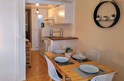 Grandcamp-Maisy Apartment | Lovely apartment in Grandcamp-Maisy with WiFi