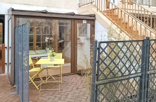 Grandcamp-Maisy Apartment | Lovely apartment in Grandcamp-Maisy with WiFi