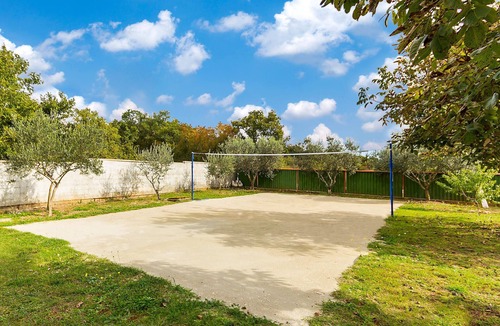 Pomer Apartment | Lovely apartment in Valtursko Polje with WiFi