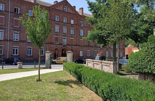 Guise Apartment | Lovely apartment at the Familistère de Guise. 2 bedrooms, living room with kitchen
