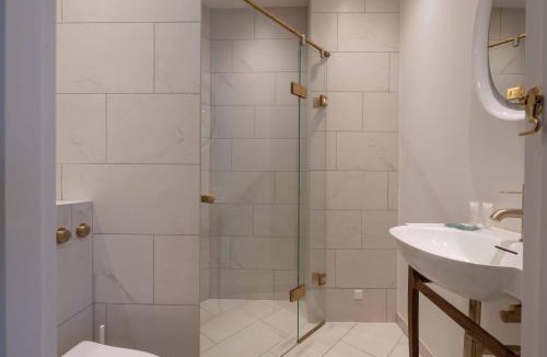 Osterbro Apartment | Lovely Apartment by w Bathtub and Balcony