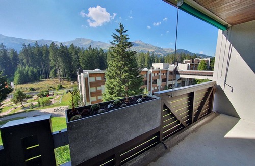 Lenzerheide Apartment | Lovely apartment for 6 people with pool, WIFI, TV and balcony