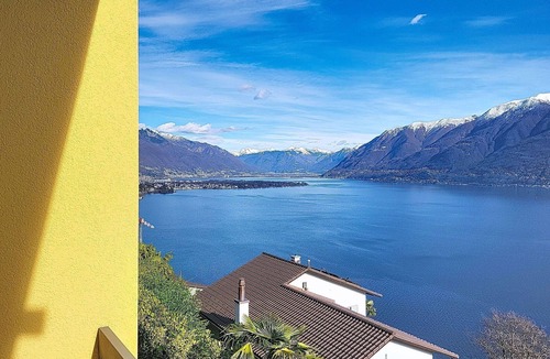 Ronco sopra Ascona Apartment | Lovely apartment for 4 guests with WIFI, TV, balcony, pets allowed and panoramic view
