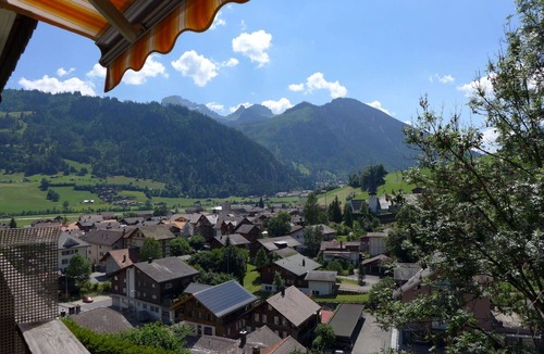 Zweisimmen Apartment | Lovely apartment for 6 guests with WIFI, TV, balcony, pets allowed and panoramic view