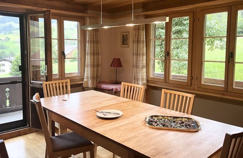 Zweisimmen Apartment | Lovely apartment for 8 people with WIFI, TV, balcony, pets allowed and parking