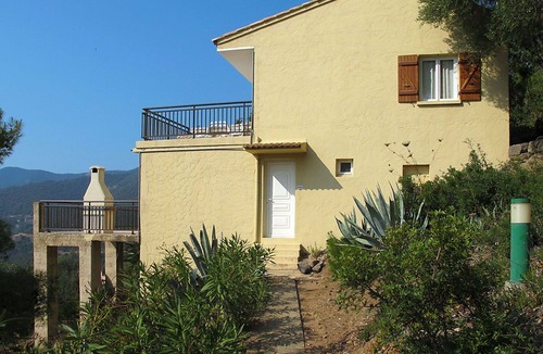 Partinello Apartment | Lovely apartment for 3 people with WIFI, A/C, TV, patio, pets allowed and panoramic view