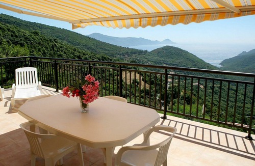 Partinello Apartment | Lovely apartment for 3 people with WIFI, A/C, TV, patio, pets allowed and panoramic view