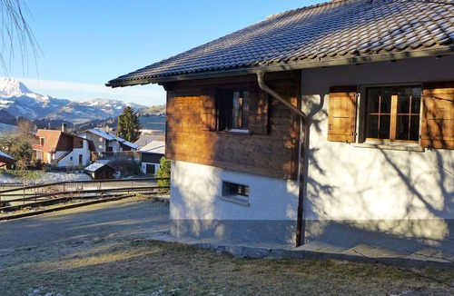 Charmey Apartment | Lovely apartment for 10 people with WIFI, TV, balcony, pets allowed, panoramic view and parking