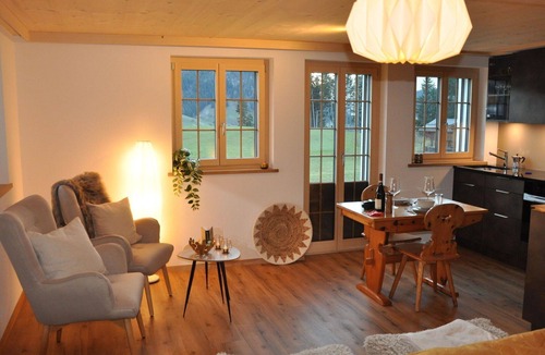 Saanen Apartment | Lovely apartment for 2 guests with balcony