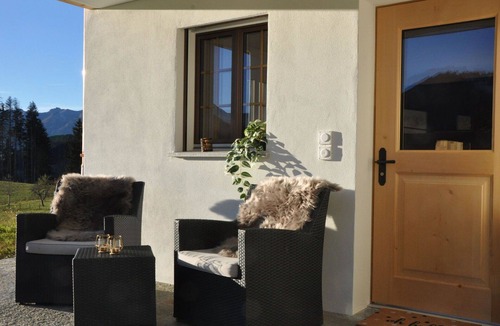 Saanen Apartment | Lovely apartment for 2 guests with balcony