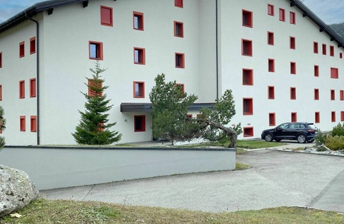 Parpan Apartment | Lovely apartment for 2 guests with WIFI and balcony