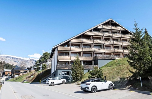 Laax Apartment | Lovely apartment for 3 guests with pool, WIFI, TV, balcony, pets allowed and panoramic view