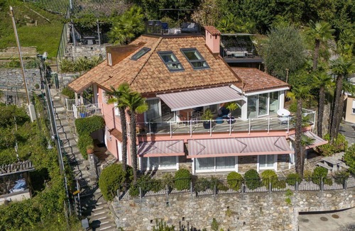 Locarno Apartment | Lovely apartment for 4 guests with WIFI, A/C, TV, patio and panoramic view