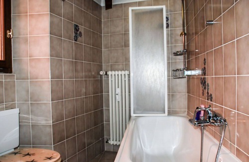 Porto Ronco Apartment | Lovely apartment for 4 people with WIFI, TV, balcony, pets allowed and panoramic view