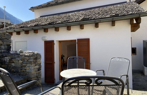 Augio Apartment | Lovely apartment for 4 people with WIFI, TV and patio