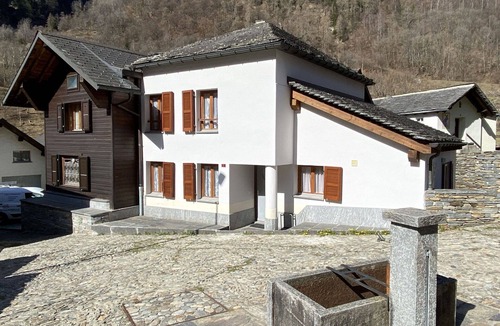 Augio Apartment | Lovely apartment for 4 people with WIFI, TV and patio