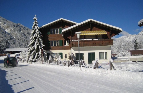 Lenk Apartment | Lovely apartment for 4 people with WIFI, TV, balcony and parking