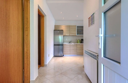 Cancini Apartment | Lovely apartment for 4 people with WIFI, A/C, TV, terrace and parking