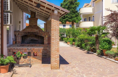 Monterol Apartment | Lovely apartment for 5 people with pool, WIFI, A/C, TV and terrace