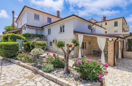 Monterol Apartment | Lovely apartment for 5 people with pool, WIFI, A/C, TV and terrace