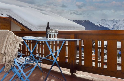 Verbier Apartment | Lovely apartment for 6 guests with WIFI, TV, balcony, pets allowed and panoramic view