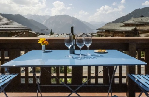 Verbier Apartment | Lovely apartment for 6 guests with WIFI, TV, balcony, pets allowed and panoramic view