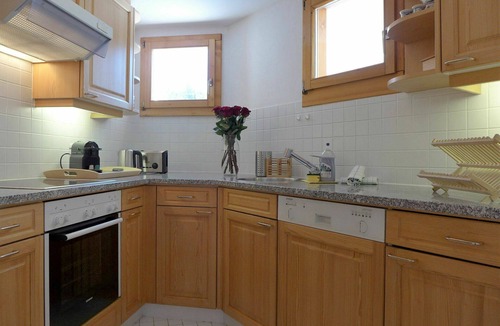 Celerina-Schlarigna Apartment | Lovely apartment for 6 people with WIFI, TV, balcony, pets allowed and panoramic view