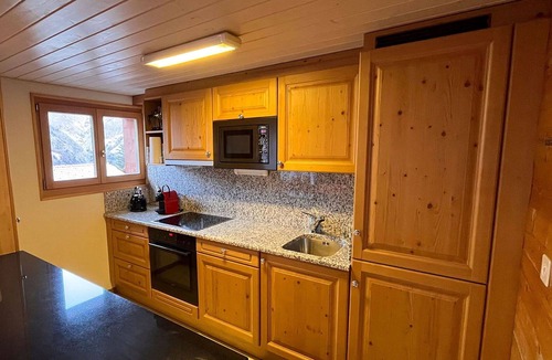Graechen Apartment | Lovely apartment for 6 guests with WIFI, TV, balcony and panoramic view