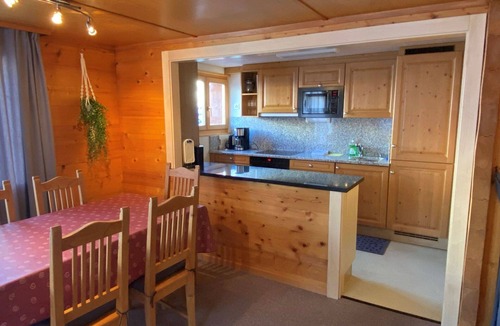 Graechen Apartment | Lovely apartment for 6 guests with WIFI, TV, balcony and panoramic view