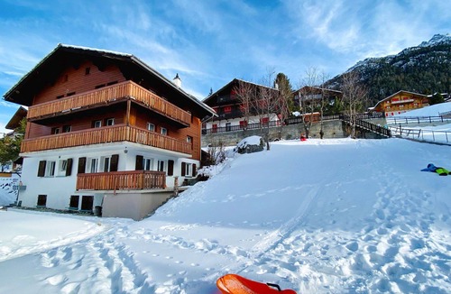 Graechen Apartment | Lovely apartment for 6 guests with WIFI, TV, balcony and panoramic view