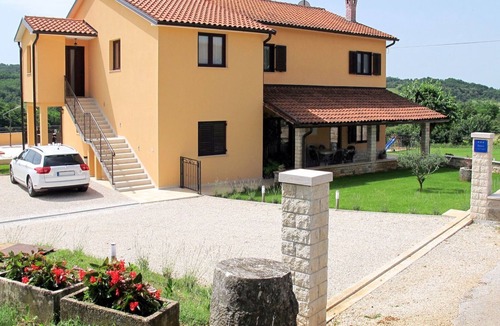 Skropeti Apartment | Lovely apartment for 6 people with WIFI, private pool, A/C, TV, terrace, pets allowed and parking