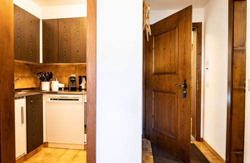 Celerina-Schlarigna Apartment | Lovely apartment for 3 guests with WIFI, TV, balcony, pets allowed and panoramic view
