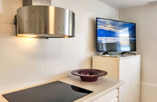Gordola Apartment | Lovely apartment for 2 guests with WIFI, A/C, TV, patio, pets allowed and panoramic view