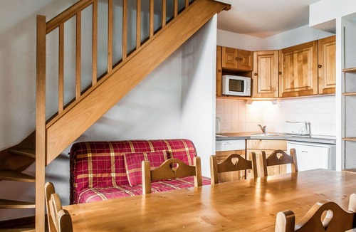 Besse-et-Saint-Anastaise Apartment | Lovely apartment for 8 people with pool, internet, TV, balcony and pets allowed
