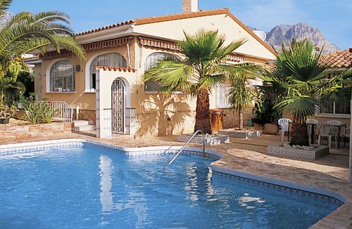Old Town House | Lovely apartment in villa for 4 guests with WIFI, private pool, terrace, pets allowed and parking