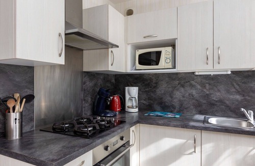 Saint-Meloir-des-Ondes Villa | Lovely apartment in villa for 4 guests with WIFI, TV, terrace and parking