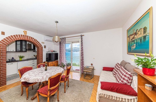 Okrug Gornji Apartment | Lovely apartment in Okrug Gornji