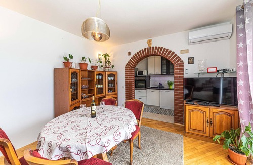 Okrug Gornji Apartment | Lovely apartment in Okrug Gornji