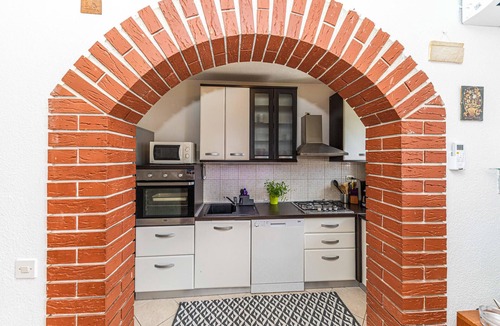 Okrug Gornji Apartment | Lovely apartment in Okrug Gornji