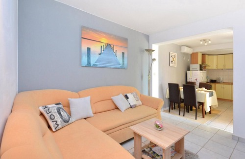 Okrug Gornji Apartment | Lovely apartment in Okrug Gornji