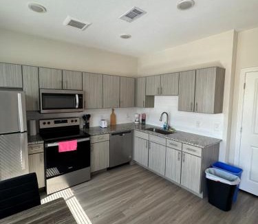 Cedar Park Apartment | Lovely Apartment in Austin shopping Dining