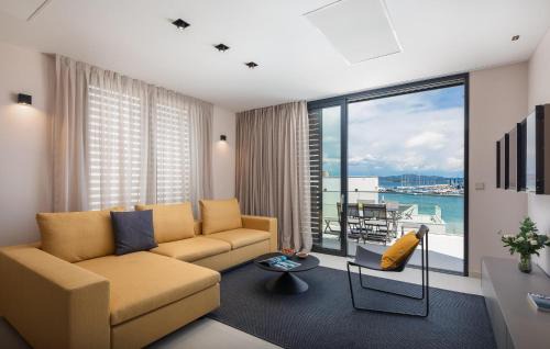 Susica Apartment | Lovely Apartment In Betina With Wifi