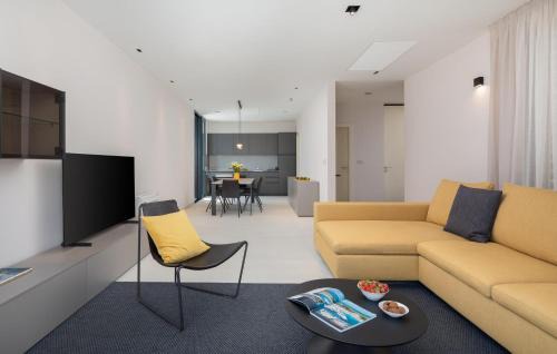Susica Apartment | Lovely Apartment In Betina With Wifi