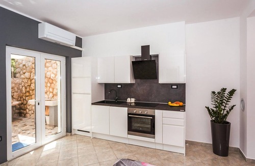 Brsec Apartment | Lovely apartment in Brsec with WiFi