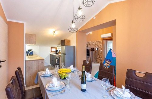 Cabrunici Apartment | Lovely apartment in Cabrunici with WiFi